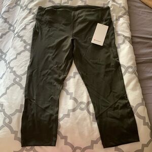 NWT Lululemon size 12 Pace Rival Crop 22’ workout capris